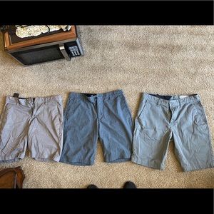 Men’s lot of 3 Volcom/ RVCA shorts size 32